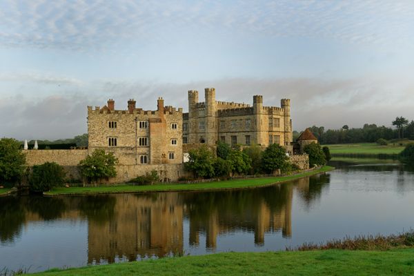 🏰 Building Fortresses: The Importance of Moats in Building Defensible Businesses